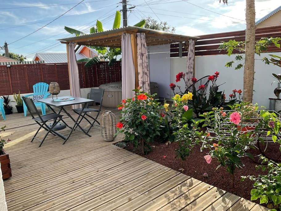 La Kaz Hibiscus, Jacuzzi Prive Villa Le Tampon Eksteriør bilde